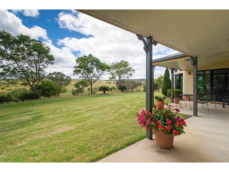 385 Hodgsonvale Road, Hodgson Vale QLD 4352