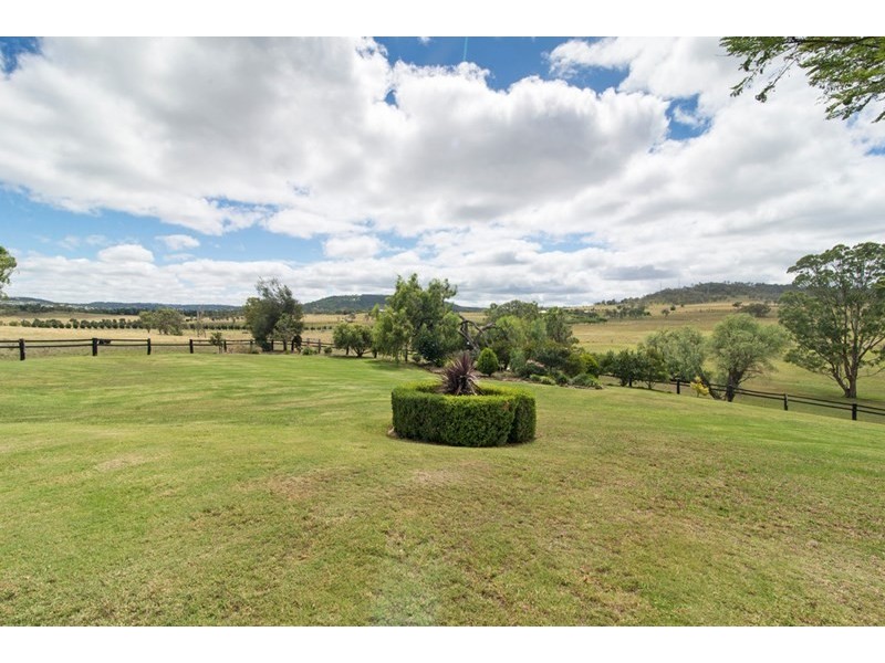 385 Hodgsonvale Road, Hodgson Vale QLD 4352