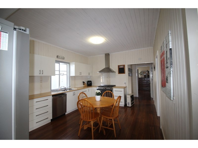 5 John, Southbrook QLD 4363