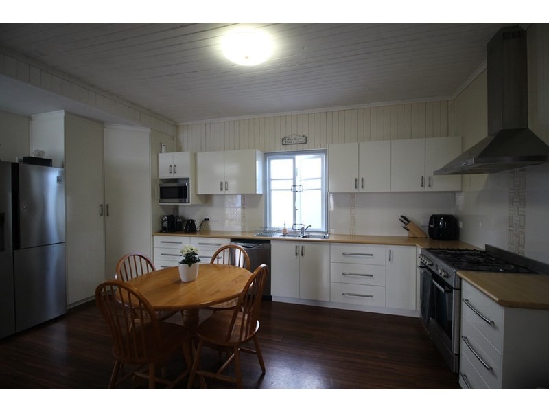 5 John, Southbrook QLD 4363