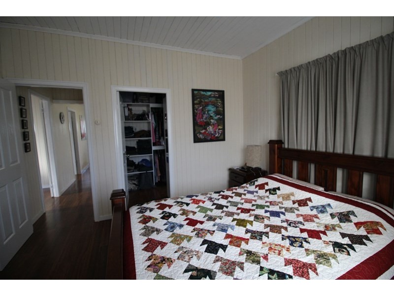 5 John, Southbrook QLD 4363