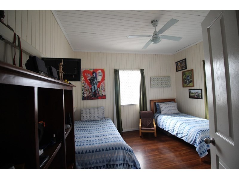 5 John, Southbrook QLD 4363