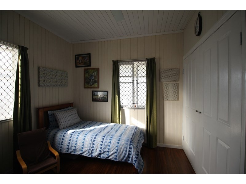 5 John, Southbrook QLD 4363