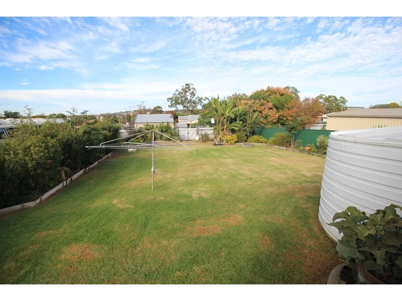 5 John, Southbrook QLD 4363