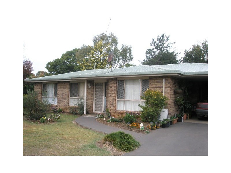 8 Cunningham, Pittsworth QLD 4356