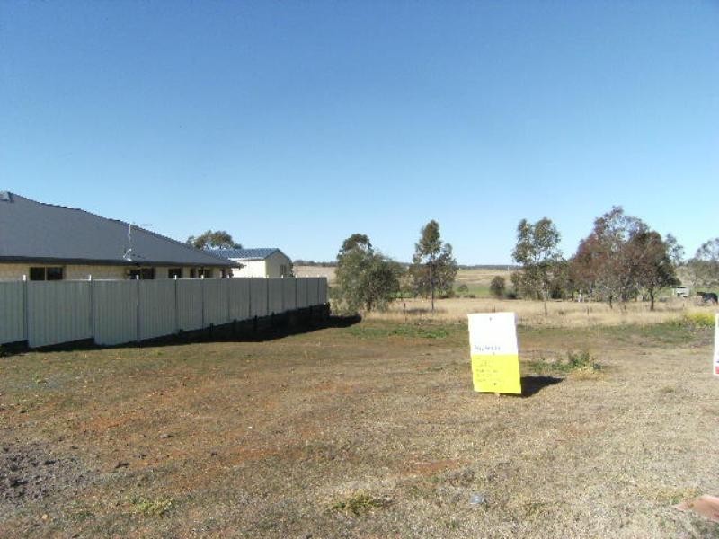 L13 Sullivan Crescent, Pittsworth QLD 4356