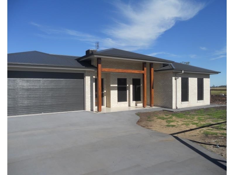 110 Murray Street, Pittsworth QLD 4356