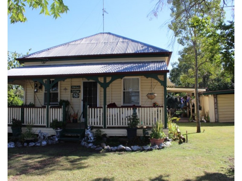 51 Hadley Street, Pittsworth QLD 4356