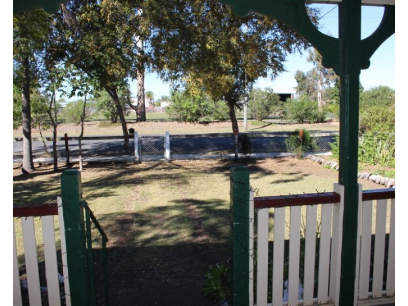51 Hadley Street, Pittsworth QLD 4356