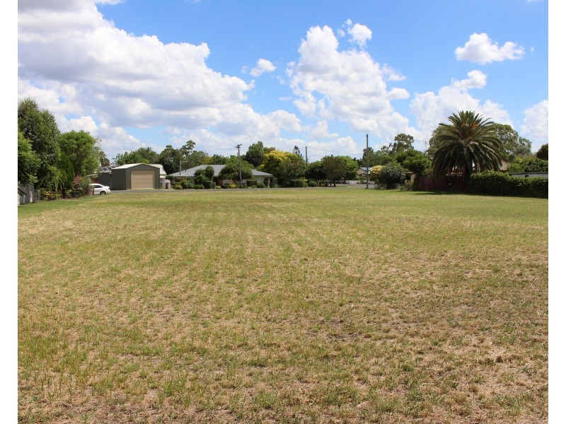 17 Florence Street, Pittsworth QLD 4356