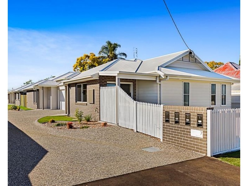 2/7 Weale Street, Pittsworth QLD 4356
