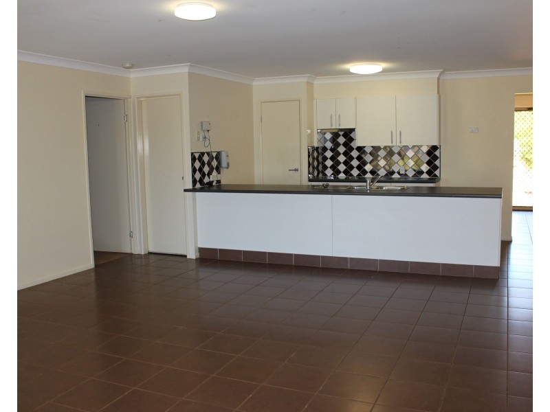 10 Frizzell, Southbrook QLD 4363