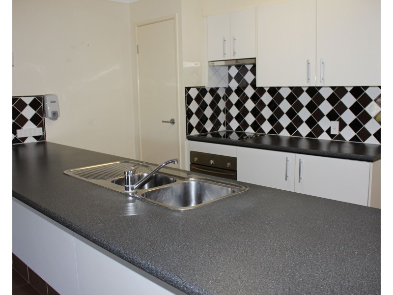 10 Frizzell, Southbrook QLD 4363