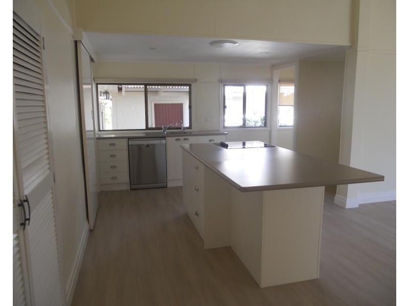 16 Murray Street, Pittsworth QLD 4356