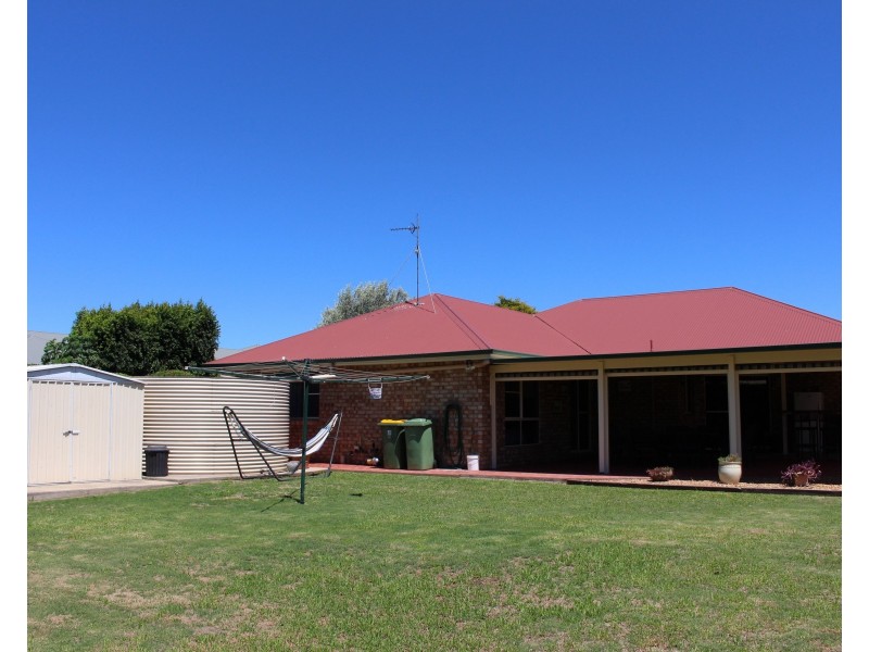 14 Fairway Drive, Pittsworth QLD 4356