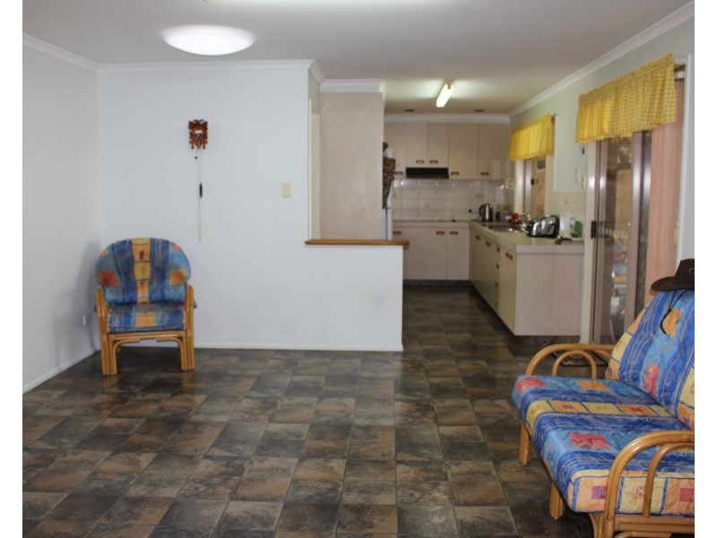 10 Cunningham Street, Pittsworth QLD 4356