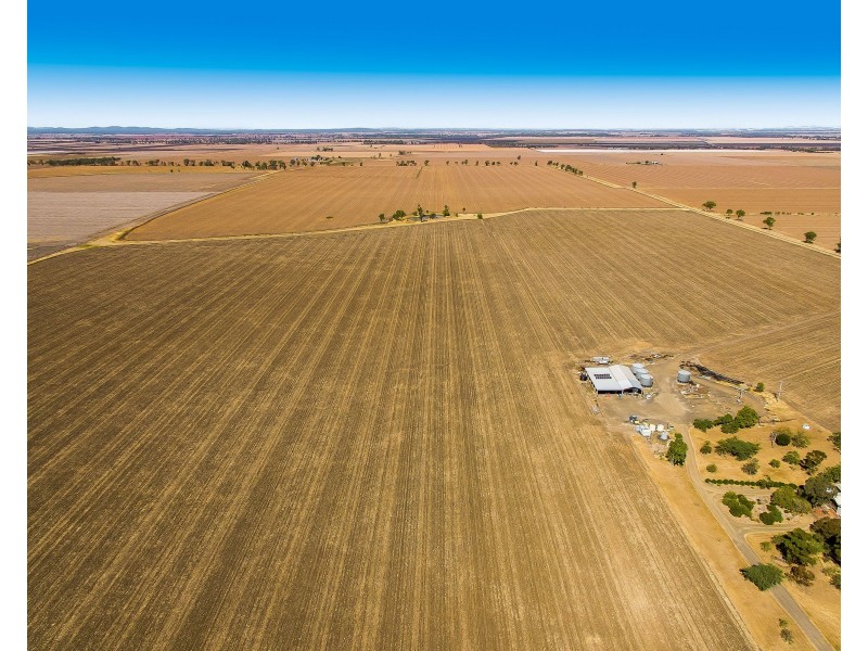 1040 Mann-Silo Road, Brookstead QLD 4364