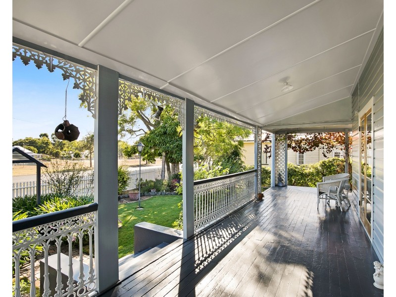 32 Railway Street, Pittsworth QLD 4356