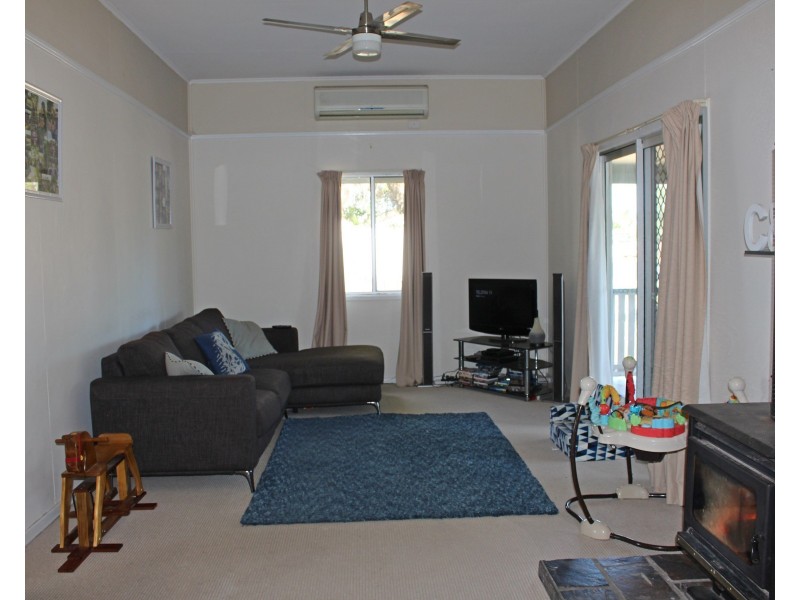 4 Curtis Street, Millmerran QLD 4357