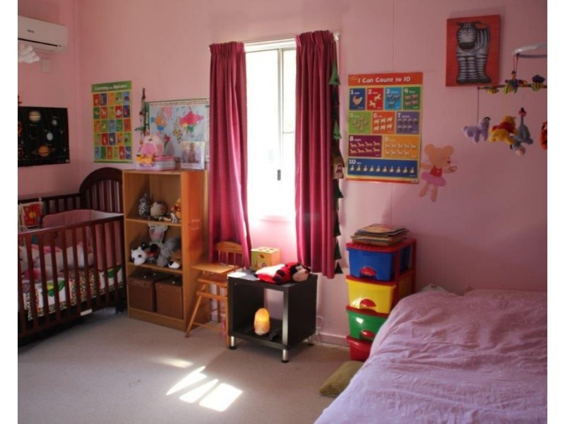 4 Curtis Street, Millmerran QLD 4357