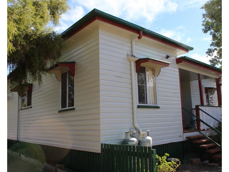 4 Curtis Street, Millmerran QLD 4357