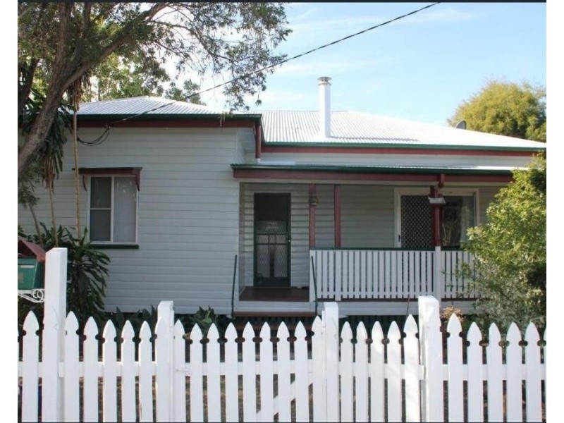 4 Curtis Street, Millmerran QLD 4357