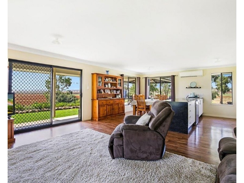 235 Oakey Crosshill Road, Oakey QLD 4401