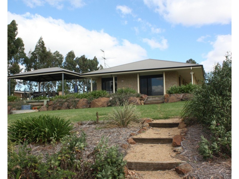 235 Oakey Crosshill Road, Oakey QLD 4401