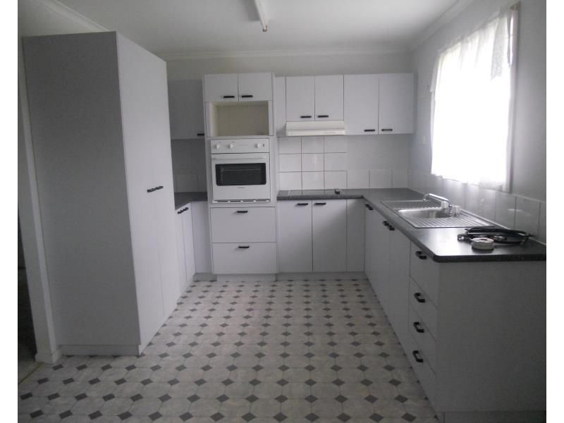 12 Thomas Street, Pittsworth QLD 4356