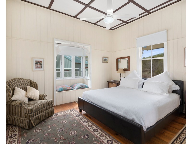 120 Meynink Road, Hodgson Vale QLD 4352
