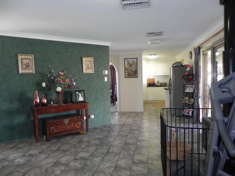 1 Cameron Street, Wyreema QLD 4352