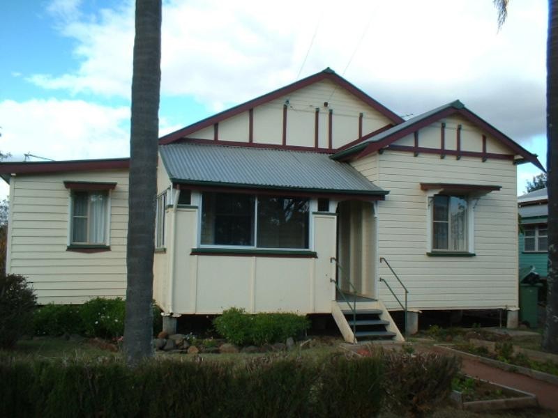 10 Murray Street, Pittsworth QLD 4356