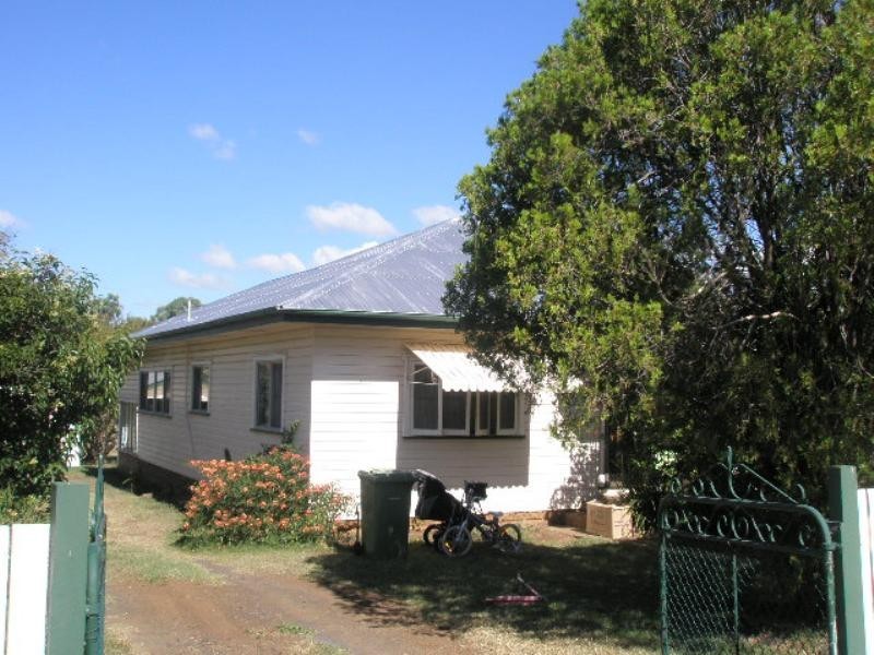 34 Murray Street, Pittsworth QLD 4356