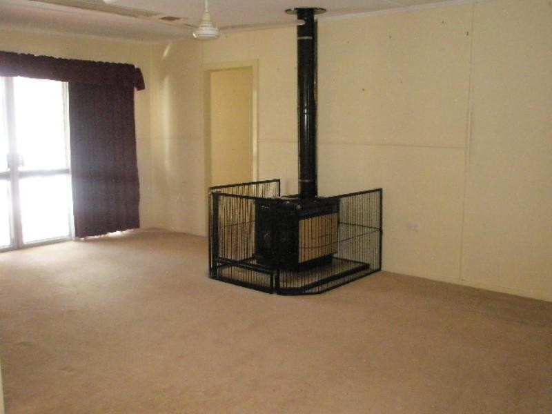 37 MacIntyre Street, Leyburn QLD 4365