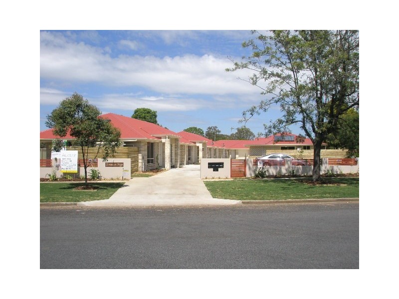 2/19 Briggs Street, Pittsworth QLD 4356