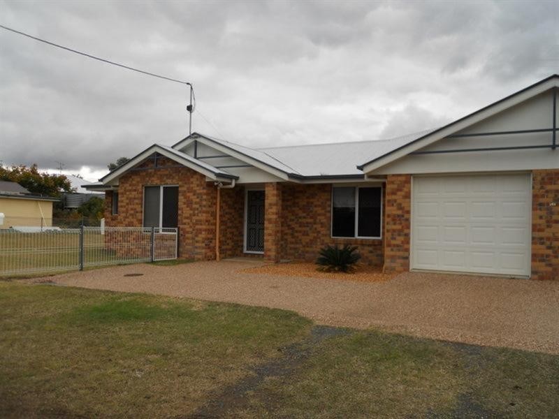 2/52 Daniel Street, Pittsworth QLD 4356