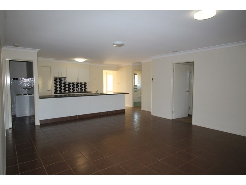 10 Frizzell, Southbrook QLD 4363