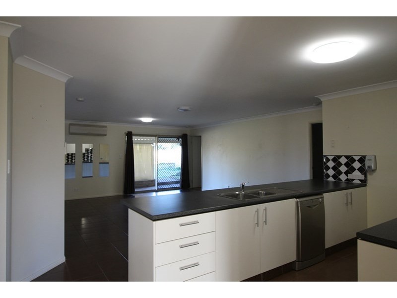 10 Frizzell, Southbrook QLD 4363