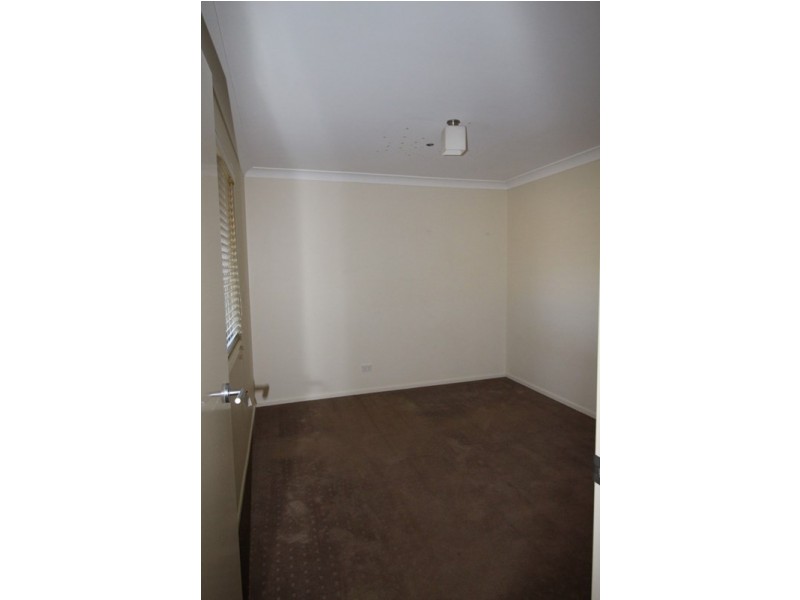 10 Frizzell, Southbrook QLD 4363