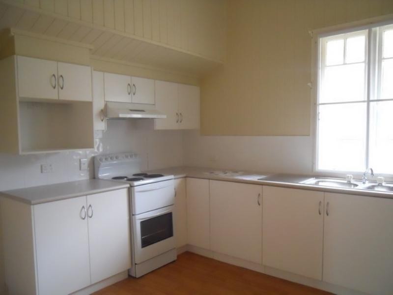 3 Short, Southbrook QLD 4363