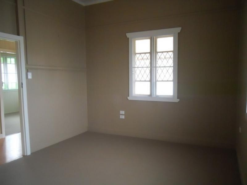 3 Short, Southbrook QLD 4363