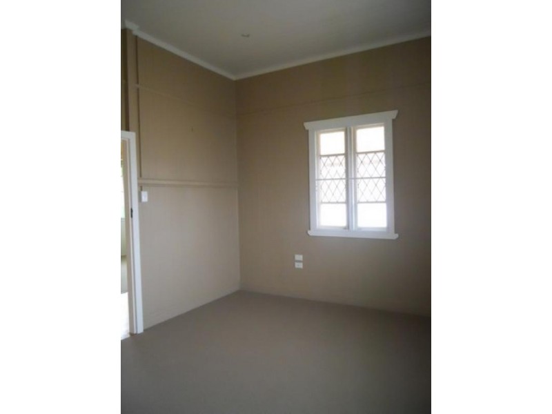 3 Short, Southbrook QLD 4363