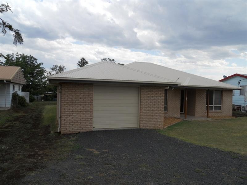 25 John Street, Southbrook QLD 4363