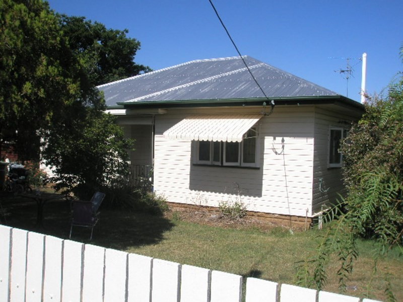 34 Murray Street, Pittsworth QLD 4356