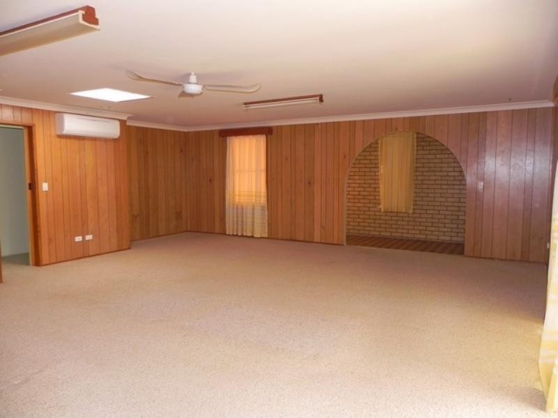 10 Holmes, Pittsworth QLD 4356