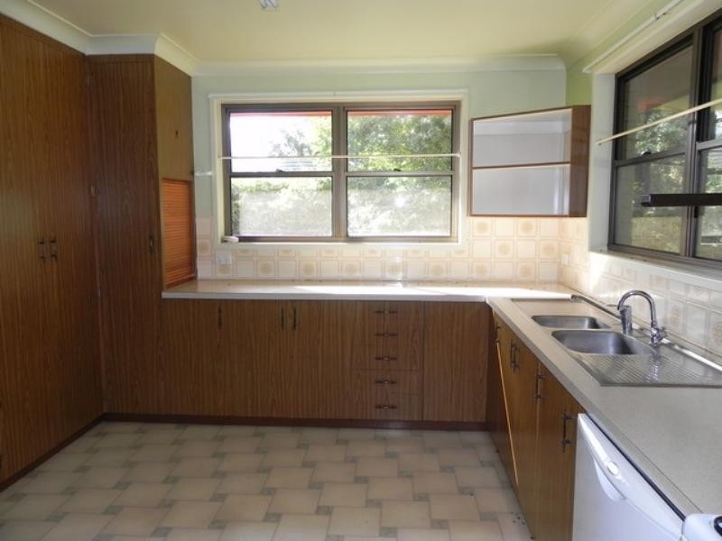 10 Holmes, Pittsworth QLD 4356