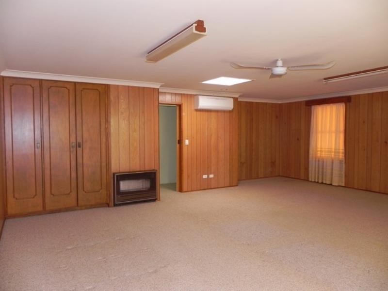 10 Holmes, Pittsworth QLD 4356