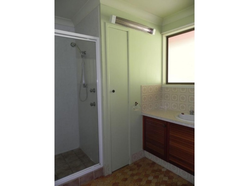 10 Holmes, Pittsworth QLD 4356