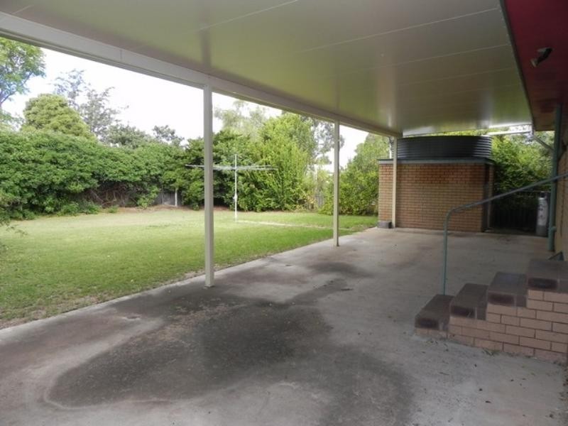 10 Holmes, Pittsworth QLD 4356