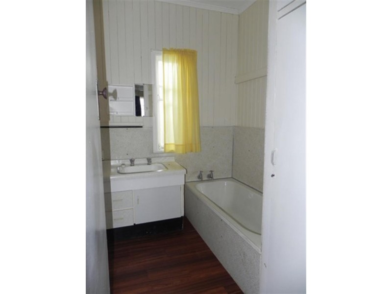 5 John, Southbrook QLD 4363